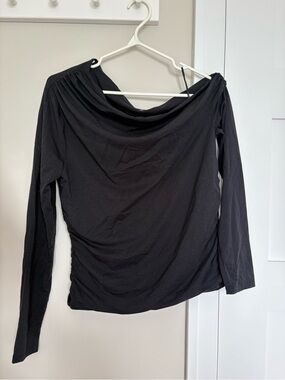 Abercrombie - Black Off-Shoulder Long Sleeve Top